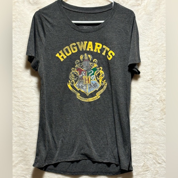 Hogwarts tshirt - Picture 2 of 4